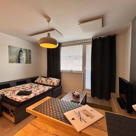 Krasny Utulny Byt S Balkonom A Parkovanim! Bratislava Exterior foto